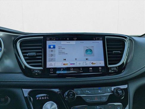 New 2025 Chrysler Pacifica Select image 11