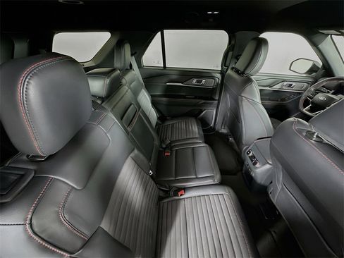 Used 2025 Ford Explorer ST-Line w/ ST-Line Street Pack image 29