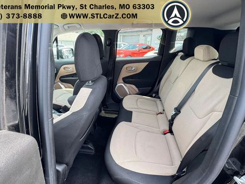 Used 2015 Jeep Renegade Latitude AWD/4WD image 12
