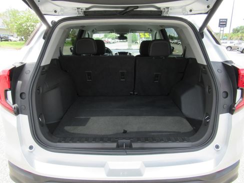 Used 2022 GMC Terrain SLE w/ Driver Convenience Package FWD image 33