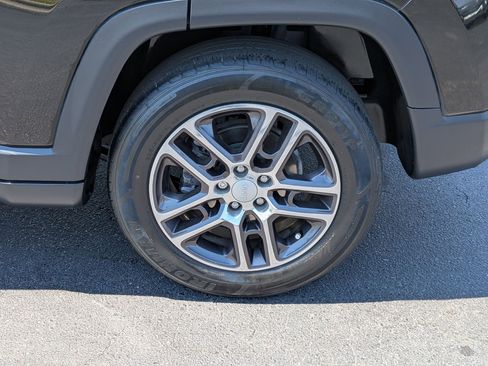 Used 2019 Jeep Compass Latitude w/ Popular Equipment Group FWD image 8