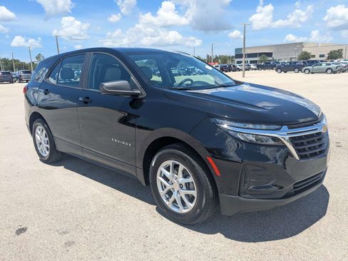 Used 2024 Chevrolet Equinox LS w/ Driver Confidence II Package FWD image 2