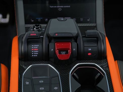 Used 2025 Lamborghini Urus SE AWD/4WD image 71