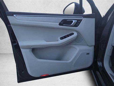 Used 2020 Porsche Macan Turbo image 7