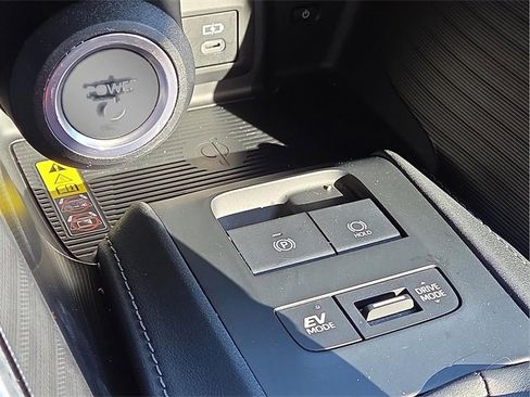 Used 2023 Toyota Venza image 19