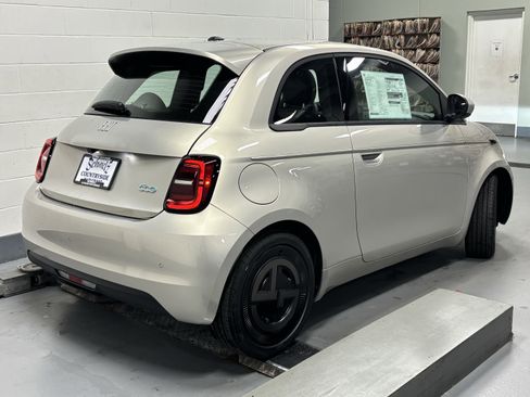 New 2025 FIAT 500 e image 6