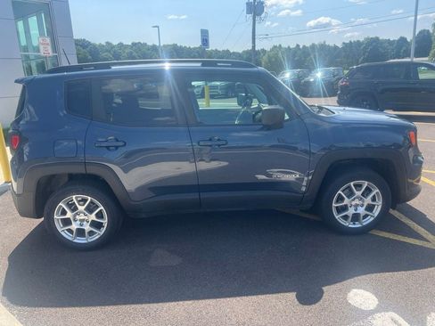 Used 2023 Jeep Renegade Latitude w/ Premium Group AWD/4WD image 12