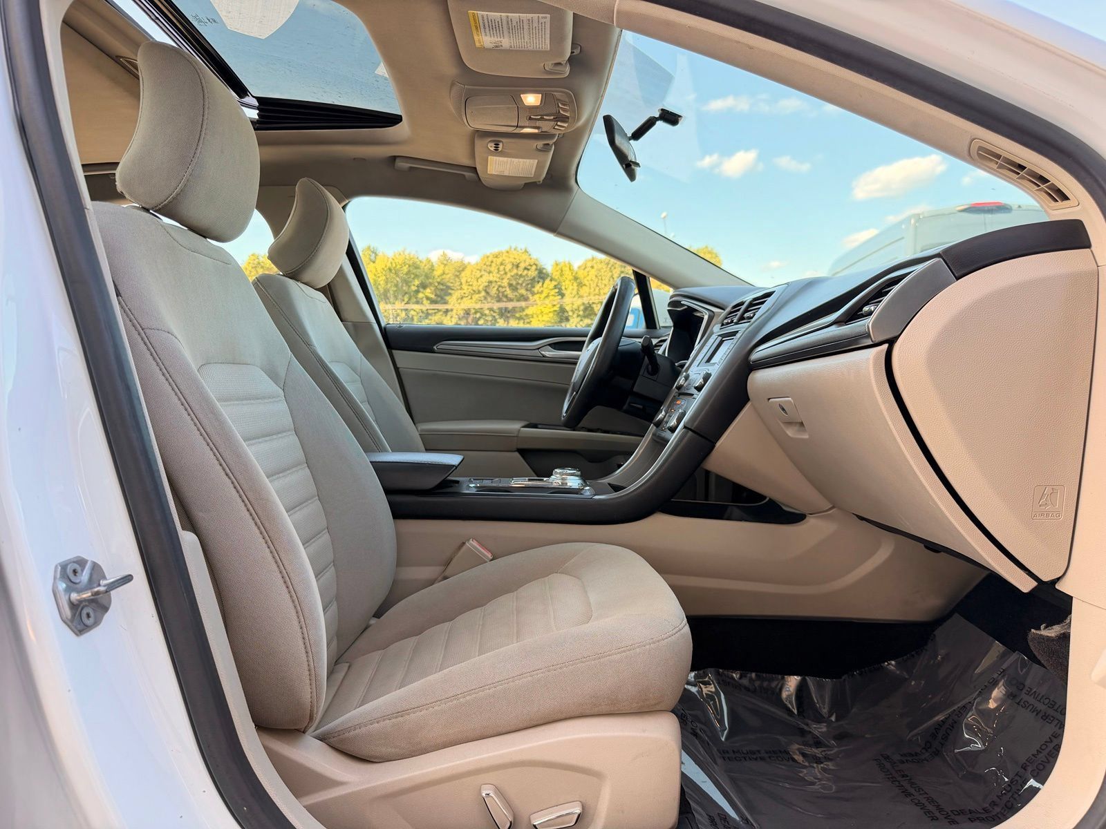 Used 2017 Ford Fusion SE FWD image 20