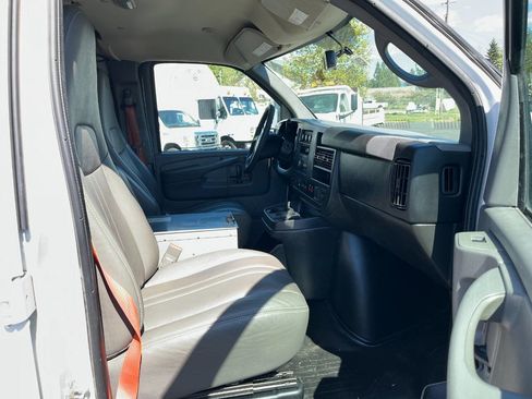 Used 2013 Chevrolet Express 2500 RWD image 15