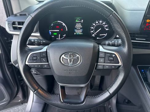 Used 2021 Toyota Sienna XLE image 11