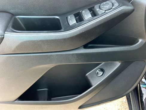 Used 2023 Chevrolet Traverse LT image 35