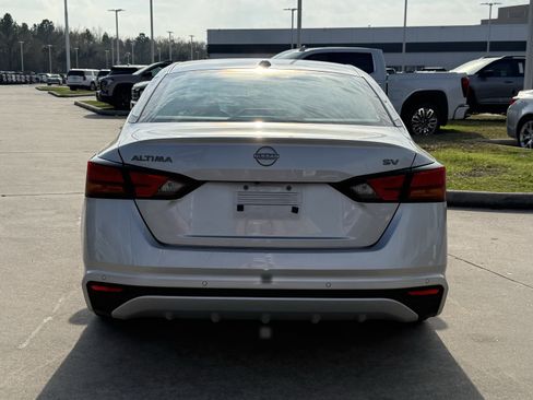 Used 2024 Nissan Altima 2.5 SV image 6
