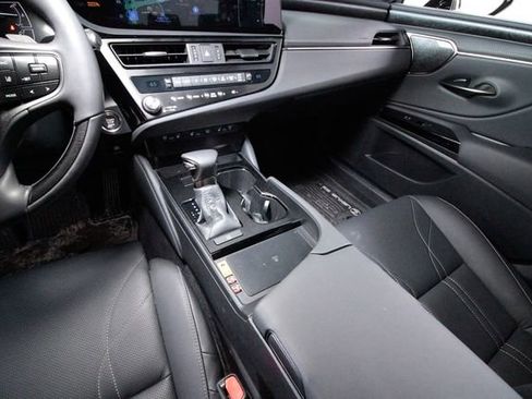 Used 2024 Lexus ES 350 Ultra Luxury w/ Accessory Package (Z1) image 9