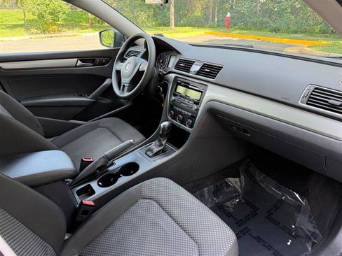 Used 2013 Volkswagen Passat 2.5 S FWD image 32