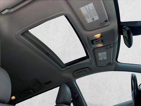 Used 2020 Toyota Sienna XLE FWD image 16