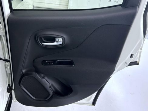 Used 2021 Jeep Renegade Latitude image 17