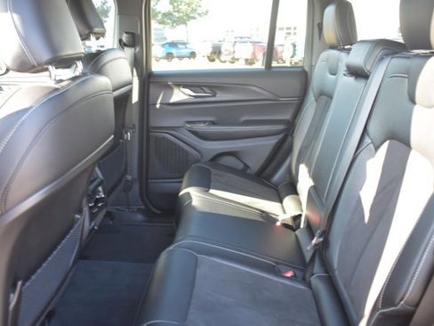 Used 2023 Jeep Grand Cherokee Altitude AWD/4WD image 15