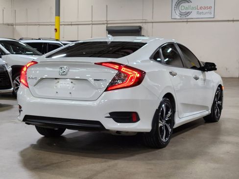 Used 2018 Honda Civic Touring image 8