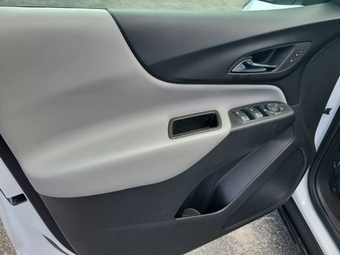 Used 2024 Chevrolet Equinox LS w/ LS Convenience Package image 21