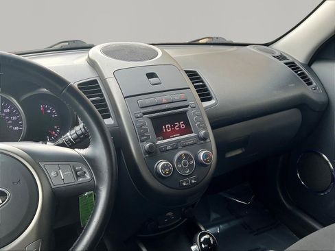 Used 2013 Kia Soul + w/ Audio Pkg FWD image 9