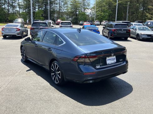 Used 2025 Honda Accord Touring image 8