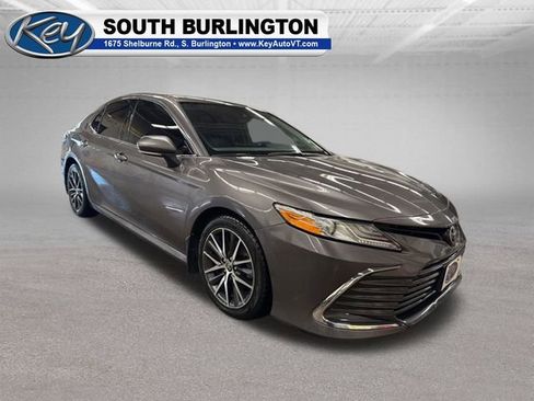 Used 2021 Toyota Camry XLE AWD/4WD image 9