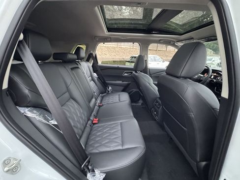 New 2026 Nissan Rogue Platinum w/ Platinum Premium Package AWD/4WD image 11