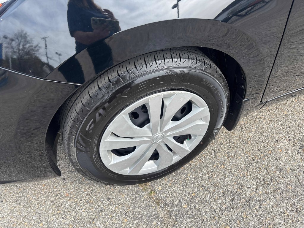 Used 2021 Nissan Versa S FWD image 29