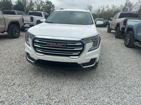 Used 2024 GMC Terrain SLT image 2