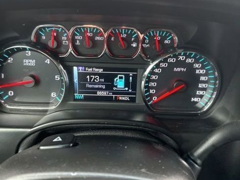 Used 2018 Chevrolet Suburban Premier image 10