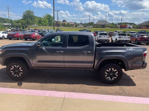 Used 2021 Toyota Tacoma TRD Off-Road w/ Technology Package image 3