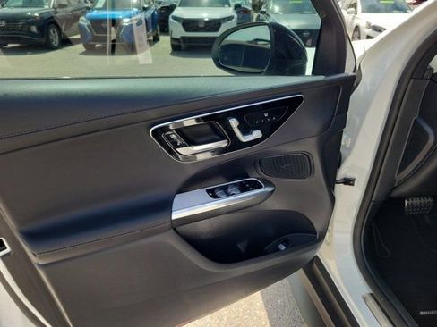 Used 2025 Mercedes-Benz GLC 300 4MATIC image 24