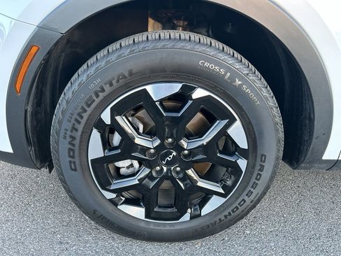 Certified 2025 Kia Sorento S w/ Panoramic Sunroof Package image 10