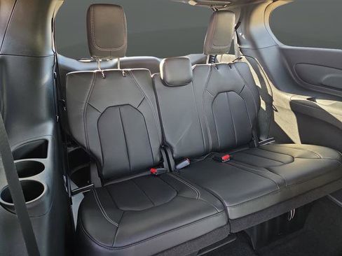 New 2026 Chrysler Pacifica Select w/ S Appearance Package image 32