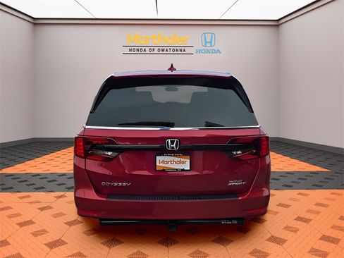 Used 2024 Honda Odyssey Sport image 4