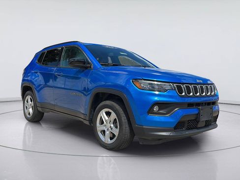 Used 2024 Jeep Compass Latitude AWD/4WD image 2