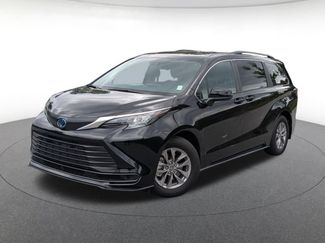 Used 2025 Toyota Sienna LE w/ LE Plus Package FWD video 1