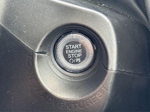 Used 2023 Jeep Renegade Latitude w/ Sun/Sound Group AWD/4WD image 30