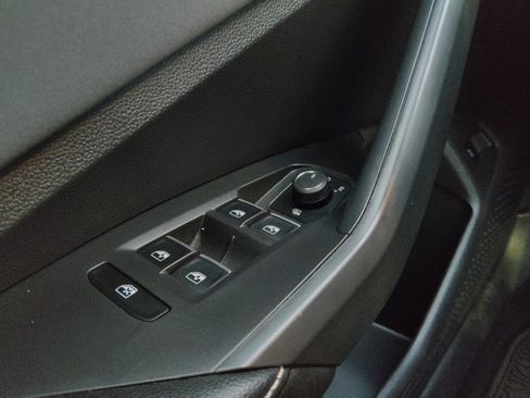 Used 2025 Volkswagen Jetta SE w/ Sunroof Package FWD image 27