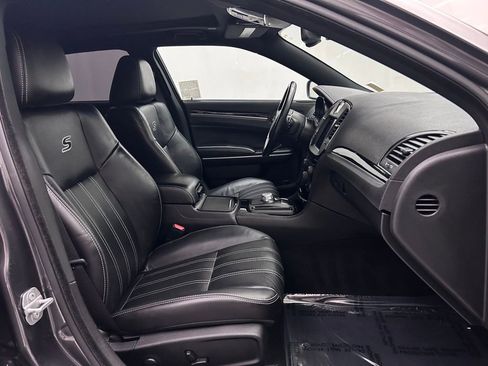 Certified 2022 Chrysler 300 S w/ Safetytec Plus Group RWD image 18