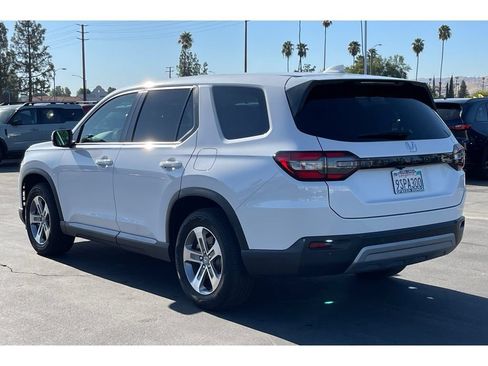 Certified 2025 Honda Pilot EX-L image 3
