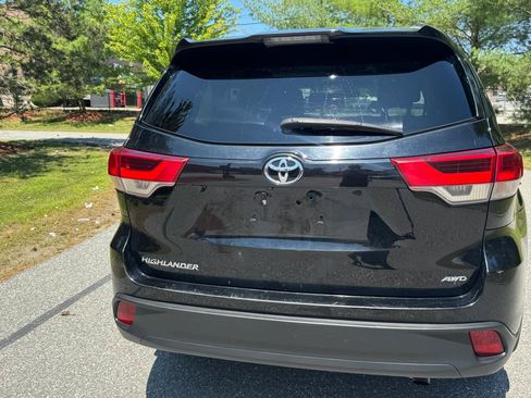 Used 2019 Toyota Highlander LE AWD/4WD image 7