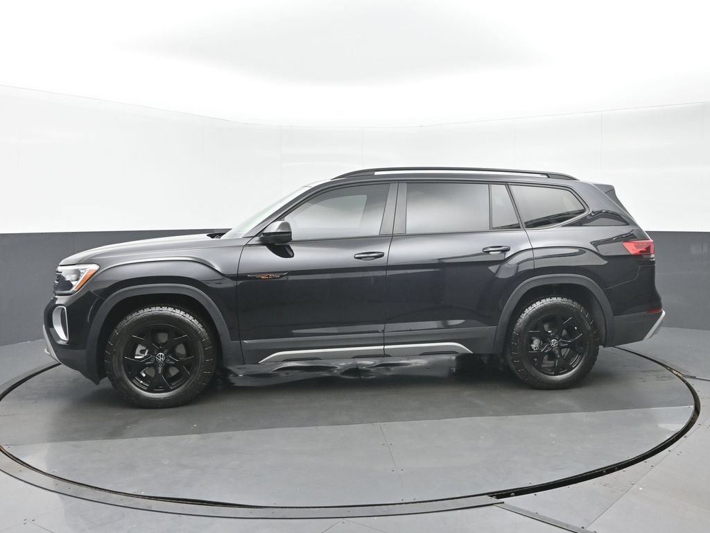 Used 2025 Volkswagen Atlas Peak Edition SE AWD/4WD image 6