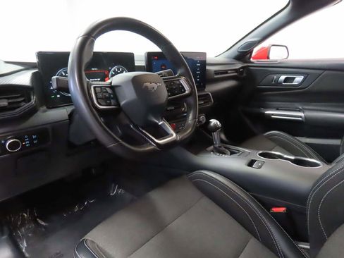 Used 2024 Ford Mustang Convertible image 8