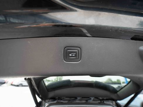 Used 2019 Chevrolet Blazer LT FWD image 29