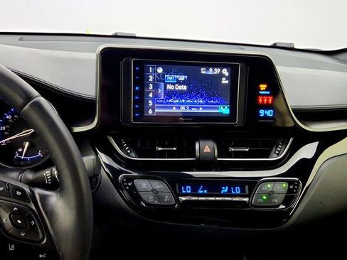 Used 2018 Toyota C-HR XLE FWD image 16