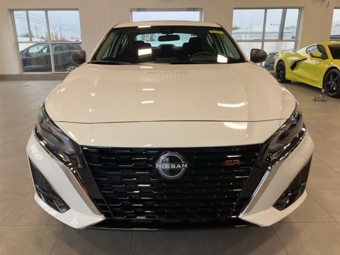 Used 2025 Nissan Altima 2.5 SV image 2