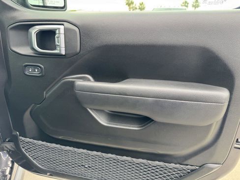 Used 2025 Jeep Wrangler Unlimited Rubicon 4xe w/ Convenience Group image 11