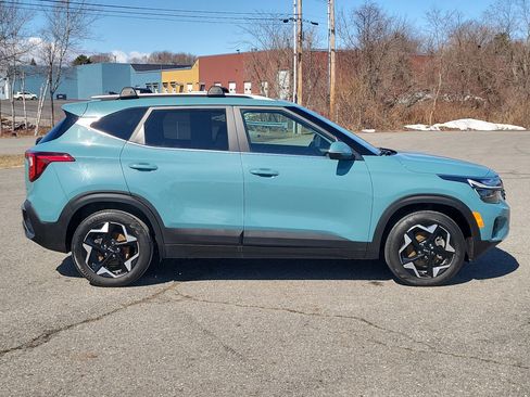 Used 2024 Kia Seltos EX AWD/4WD image 4