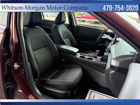 Used 2025 Nissan Altima 2.5 SV FWD image 31